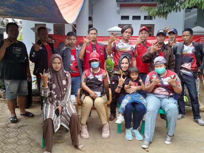 
Hadir di Tengah Rakyat,  Tim Baksos dr Ribka Tjiptaning Gelar pengobatan Gratis di Nagrak