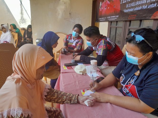 
Masuk Dapil 1 Kota Sukabumi Tim Baksos RTP  Gelar Pengobatan Gratis di Slabatu