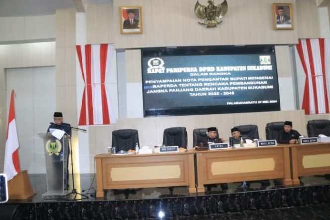 
Rapur DPRD Sampaikan Nota Pengantar Bupati Sukabumi Tentang RPJPD 2025-2045