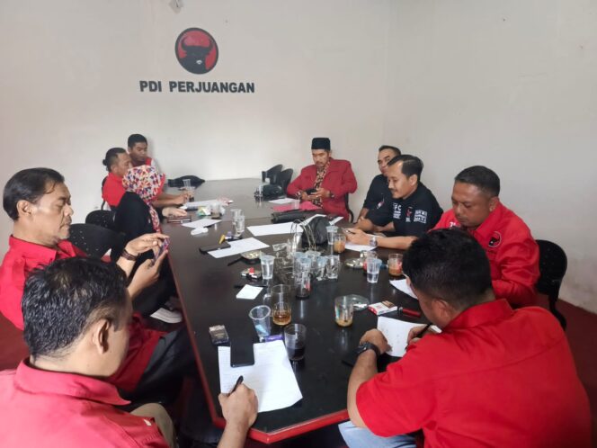 
Mulai Panaskan Mesin Partai, DPC PDI Perjuangan Gelar Konsolidasi Dengan Badan Sayap Partai