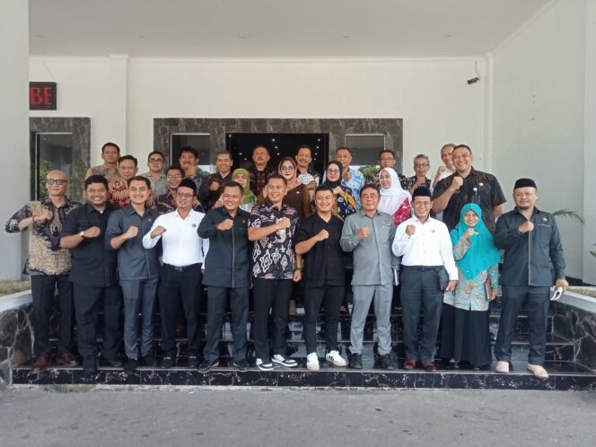 
Komisi III DPRD Kabupaten Sukabumi Gelar Raker dengan Mitra Kerja, Bahas Penyesuaian dan Peningkatan Pendapatan Daerah