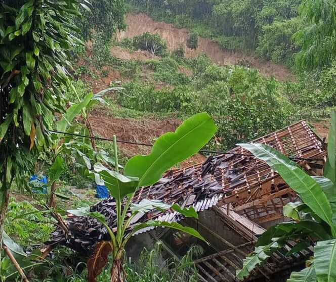 
Empat Rumah Tertimpa Longsor di Gegerbitung, Satu Warga Diduga Tertimbun