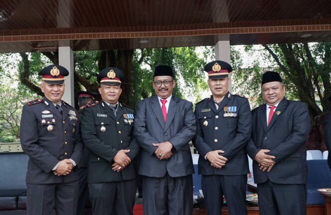 
DPRD Kabupaten Sukabumi dan Polres Sukabumi Jalin Sinergitas dalam Upacara HUT Bhayangkara ke-79