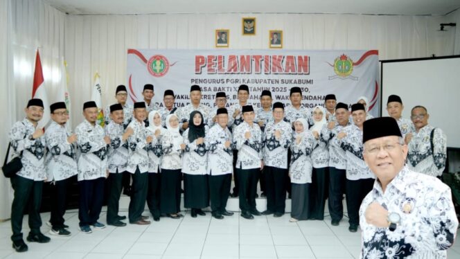 
Pengurus PGRI Kabupaten Sukabumi Resmi Dilantik, Siap Bersinergi Dengan Pemda Menuju Sukabumi Mubarokah 
