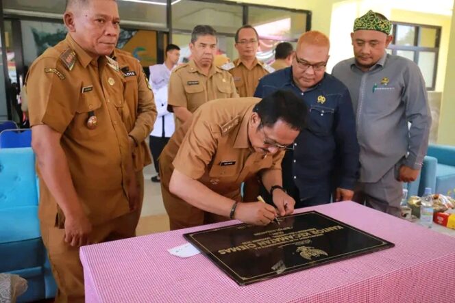 
BUPATI RESMIKAN KANTOR KECAMATAN CIEMAS, HARAPKAN LAYANAN LEBIH OPTIMAL