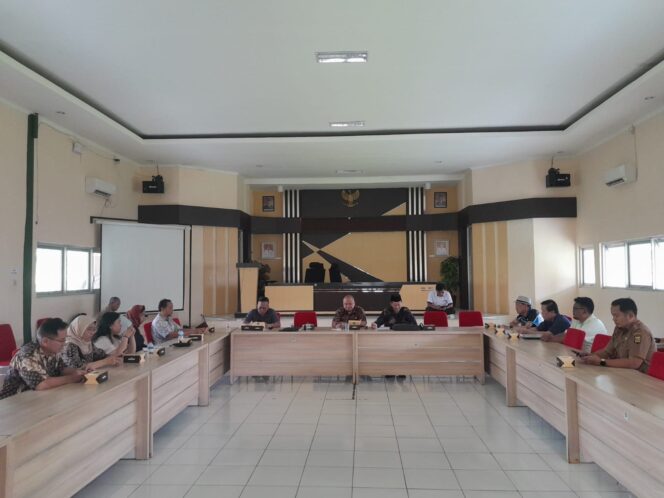 
DPRD Kabupaten Sukabumi Melalui Komisi 1 Terima Audiensi Warga Cikidang, Cari Solusi Masalah Tanah CPE