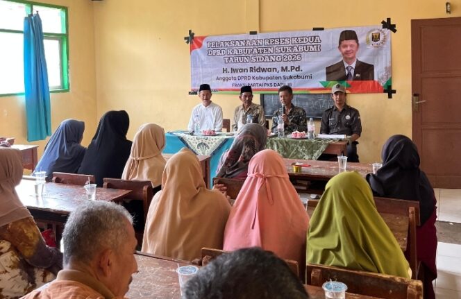 
Warga Kampung Cibalung Sampaikan Keluhan Banjir, H. Iwan Ridwan Siap Perjuangkan Solusinya