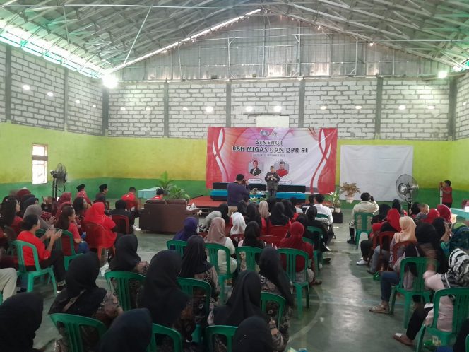 
Di Hadapan Ratusan emak emak Sukabumi, dr Ribka Bersama BPH Migas Gelar Sosialisasi