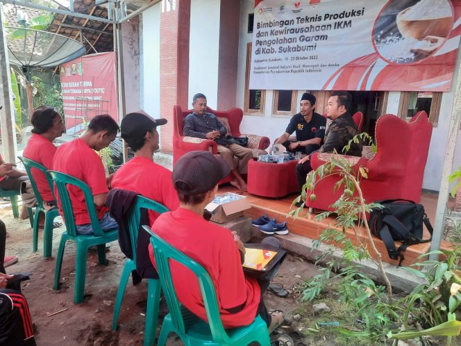 
Bimtek Kewirausahawan dari Kemenperin di Tegal Buled, latih masyarakat cara membuat Garam