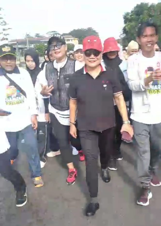 
Peringati Hari Disabilitas dan Hari Aids Sedunia, dr Ribka Tjiptaning Lepas Ratusan Peserta Jalan Santai di Sukabumi