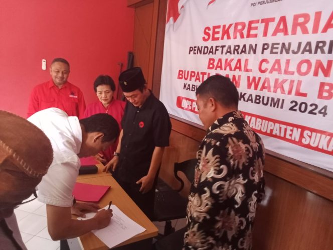 
Resmi Habib Mulki Mendaftar Cabup/Cawabup Sukabumi Ke PDI Perjuangan 