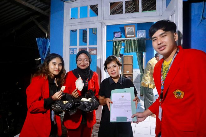 
Mahasiswa/Siswi Untag Surabaya Sosialisasikan Pembuatan dan Pendampingan NIB kepada UMKM di Mojokerto