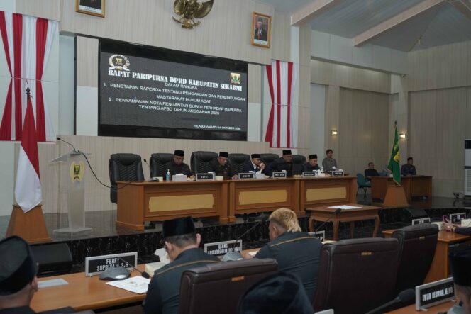 
Rapat Paripurna Ke-12 DPRD kabupaten Sukabumi Bahas Tiga Raperda