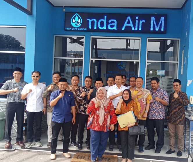 
Komisi III DPRD Kabupaten Sukabumi Gelar Raker dengan Mitra Kerja BUMD: Dorong Peningkatan Kinerja dan PAD