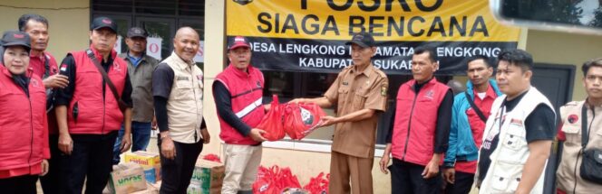 
Ketua DPC PDI Perjuangan Kabupaten Sukabumi Paoji, Kunjungi Korban Bencana Pergerakan.Tanah di Lengkong