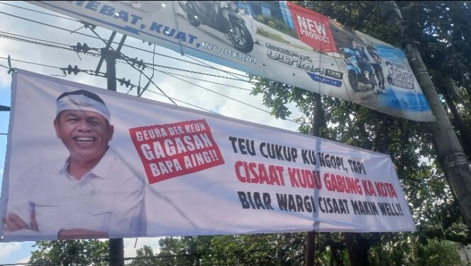 
Spanduk “Geura Der Keun Gagasan Bapak Aing” Muncul, Warga Sukabumi Dukung Penggabungan Dapil 4 ke Kota Sukabumi
