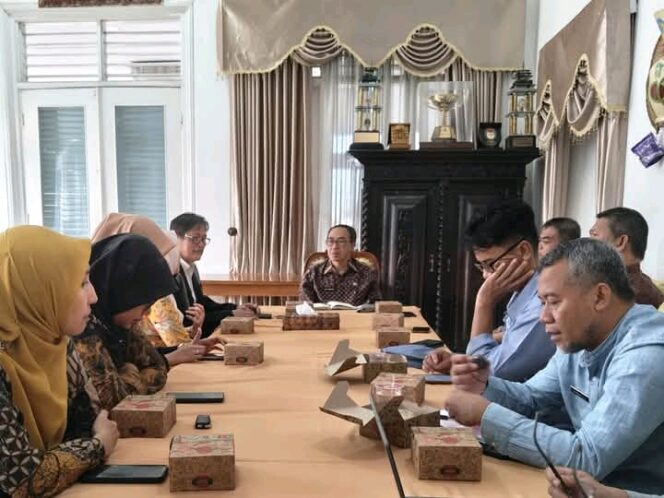 
Kuliah Gratis Politeknik Sukabumi: Investasi Jangka Panjang untuk SDM Unggul Kabupaten Sukabumi