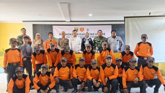 
Pemdes Cijalingan Gelar Pelatihan Kapasitas Linmas untuk Tingkatkan Keamanan Lingkungan