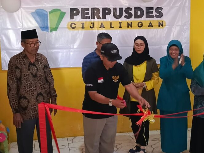 
Pemdes Cijalingan Cicantayan Resmikan Perpustakaan Desa untuk Tingkatkan Minat Baca Masyarakat