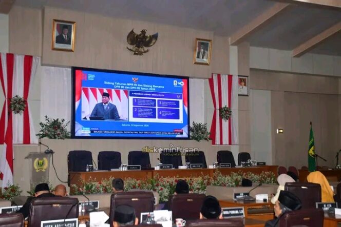 
DPRD KABUPATEN SUKABUMI: SAKSIKAN PIDATO KENEGARAAN PRESIDEN, BUPATI ASEP JAPAR SAMBUT POSITIF PROGRAM STRATEGIS
