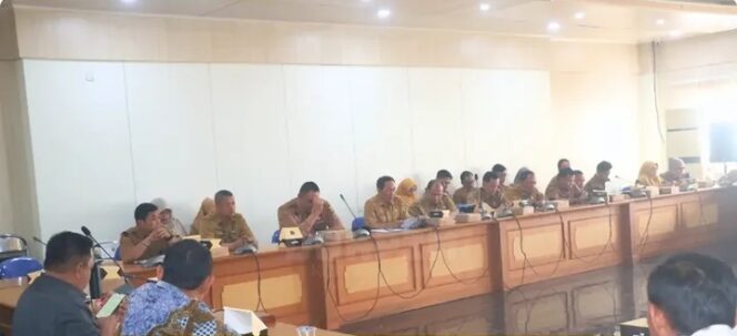 
Budi Azhar Mutawali Pimpin Raker Gabungan, DPRD dan Pemkab Sukabumi Capai Kesepakatan Penyempurnaan APBD Perubahan 2026